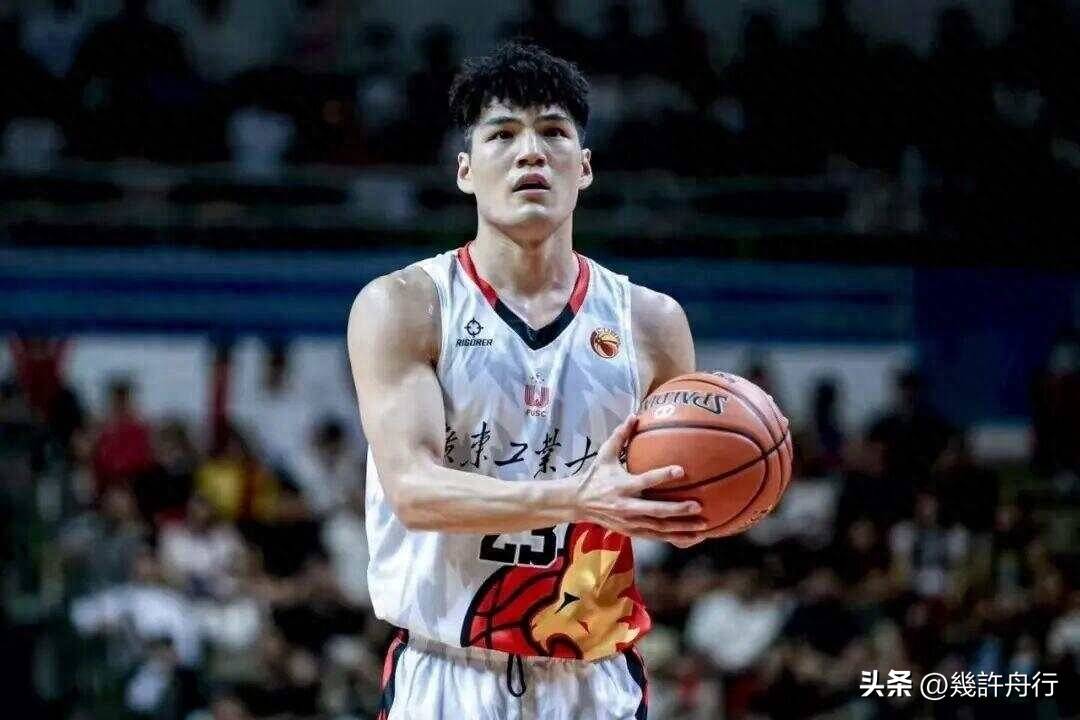 开云下载-包含中超集结日再迎强敌，广州队单刀错失，主帅态度：质疑声仍在，团队化学反应显著的词条